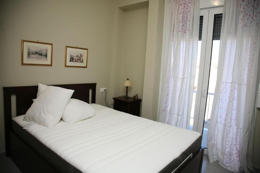Lovely Sea Front Apartment Itea Luaran gambar