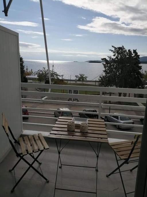 Lovely Sea Front Apartment Itea Luaran gambar